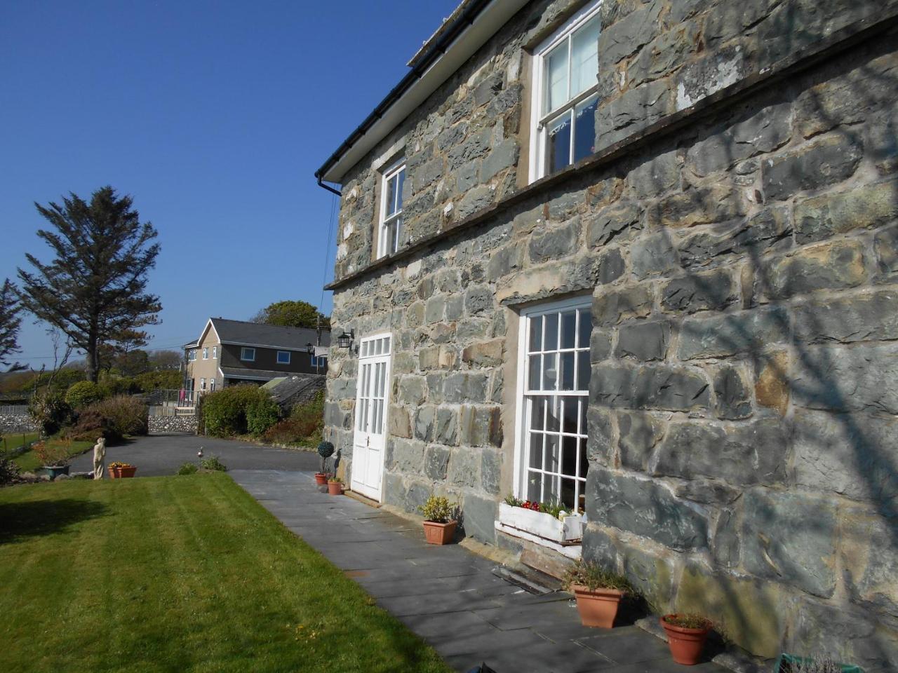 Hendre Clochydd Hall Llanaber Exterior photo